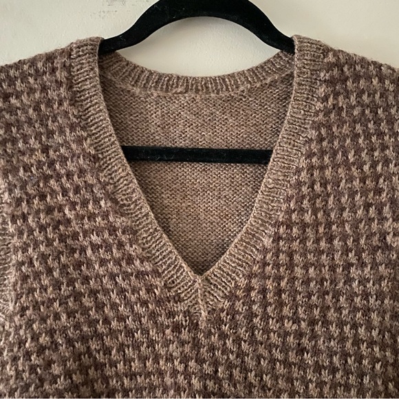 sweater vest - Picture 2 of 4